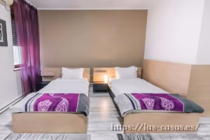 TWIN ROOM