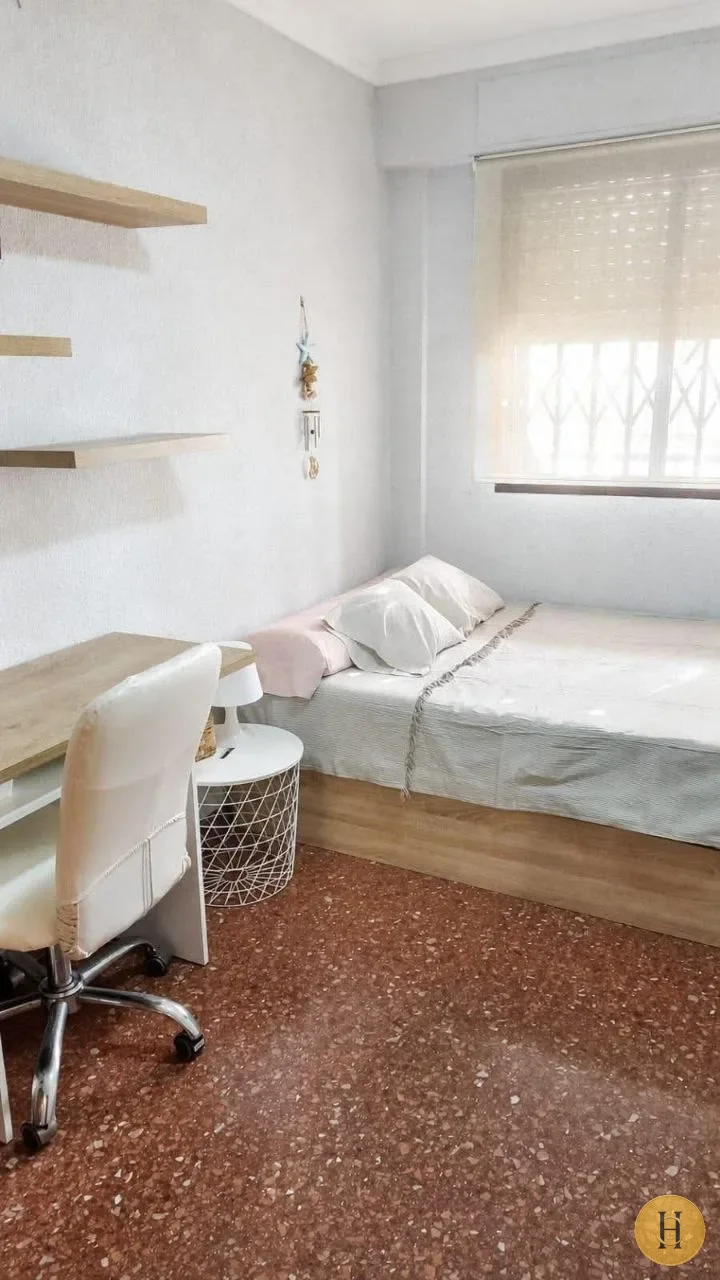 Alquiler. Habitacion con bano privado. 500 € al mes + 50 € de gastos