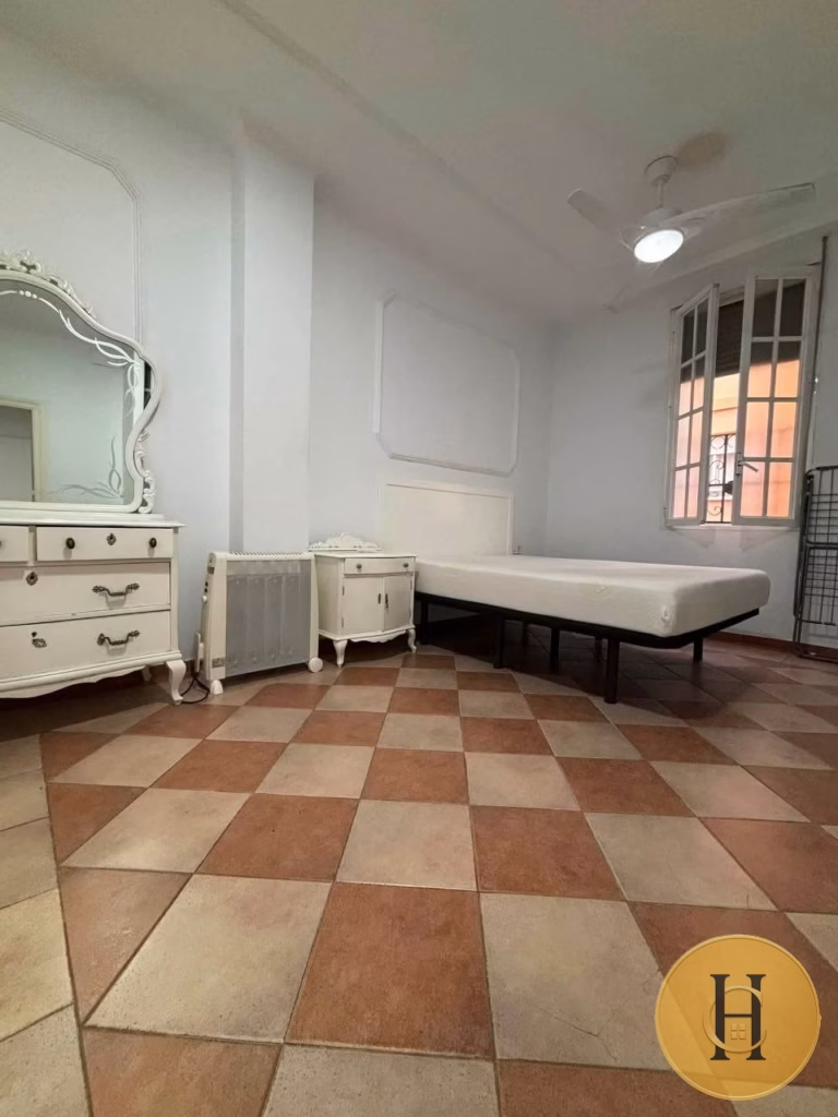 Se alquila estudio para pareja
