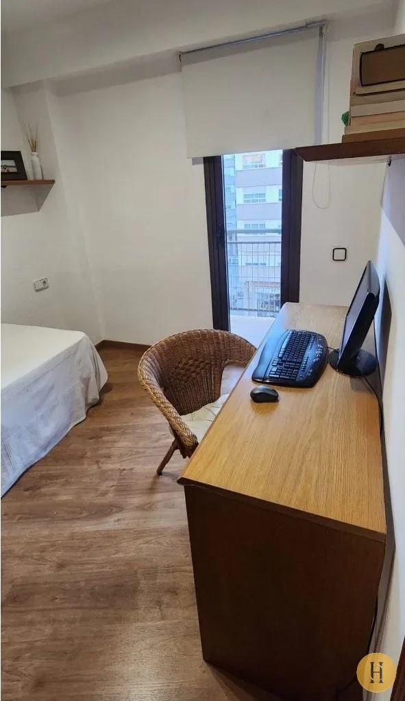 Se alquila habitación