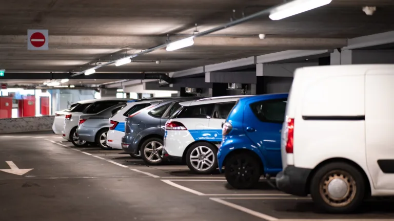 Kalendář pronájmů automobilů bez dvojitých rezervací
