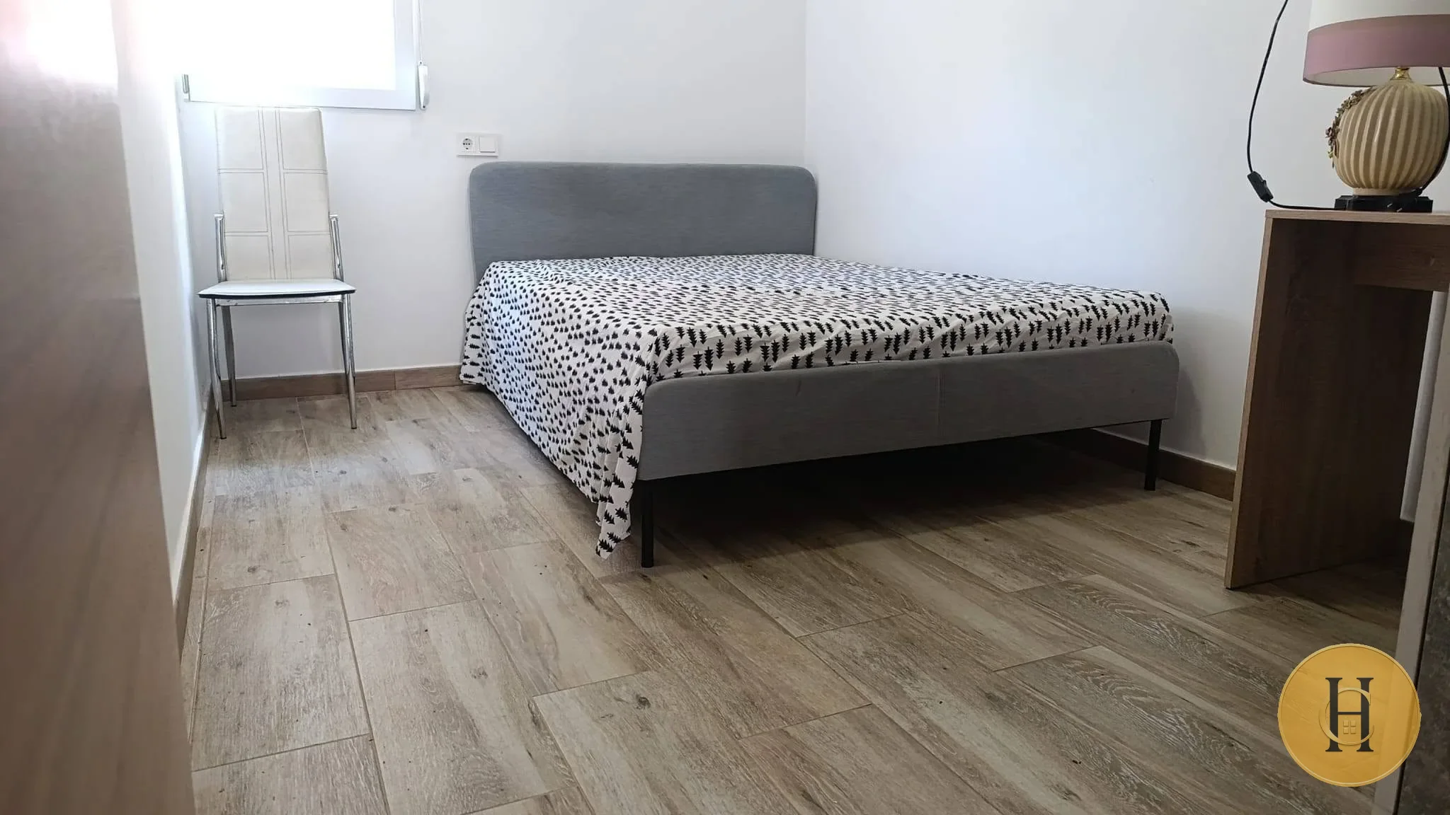 Se alquila una habitación doble