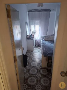 Alquilo a largo plazo una habitación luminosa y acogedora cerca del parque Benicalap