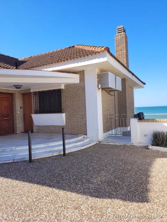 A la Orilla del Mar