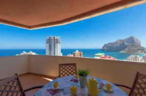 VG - Alquiler VG Apartamento Coral Beach Calpe Frente al Mar | HotelsCasa