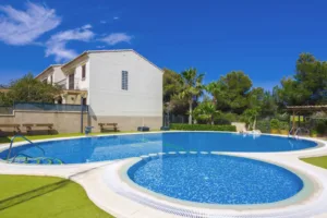 VG - Alquiler Bungalow Real Sitio en Calpe | Piscina y Parking