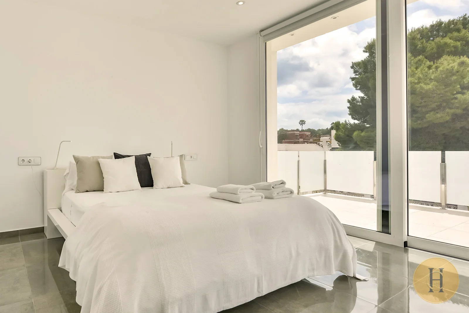 VG - Alquiler Villa Claudy en Calpe con Piscina | HotelsCasa