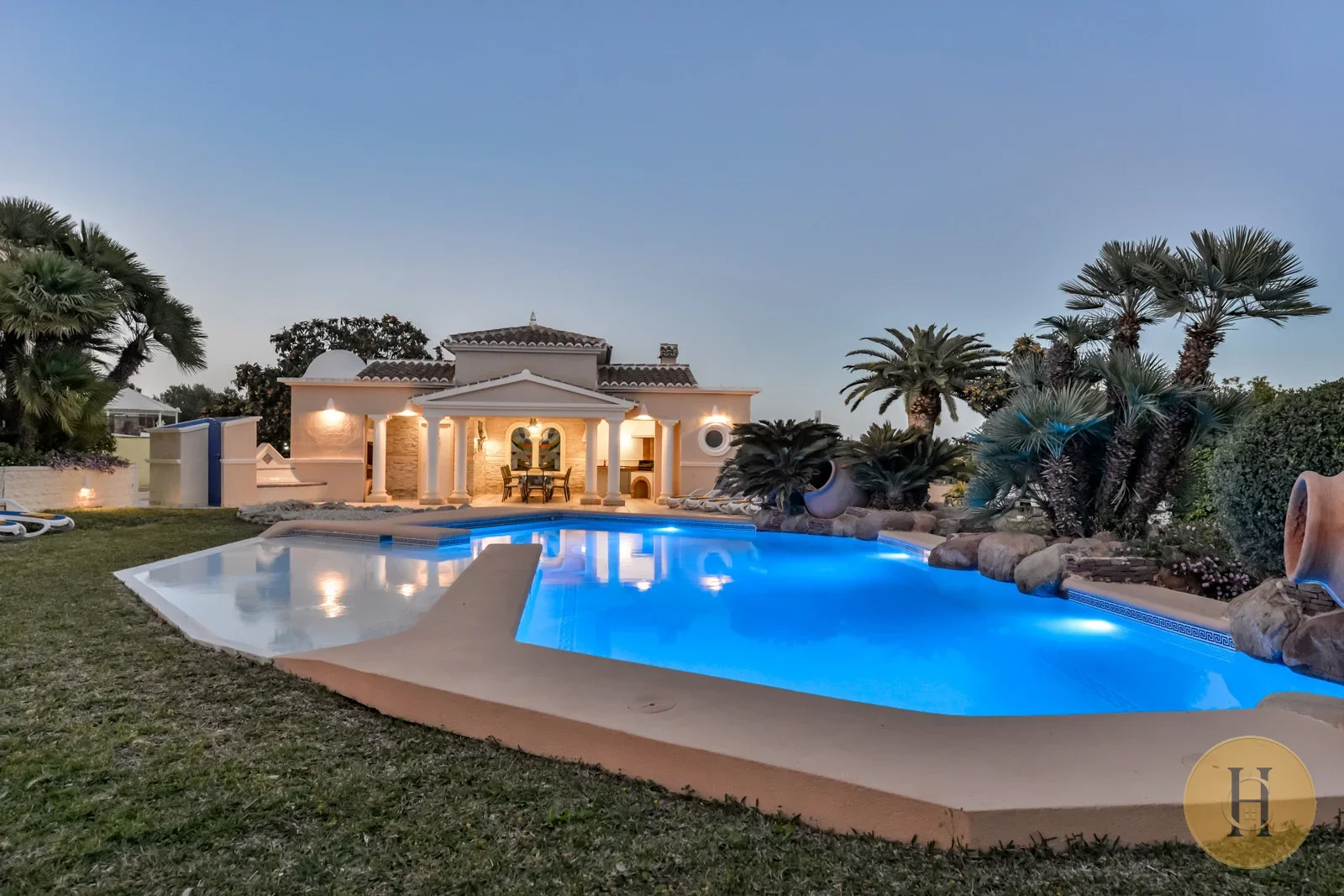 VG - Alquiler Villa Ifach Calpe con Piscina Privada | HotelsCasa