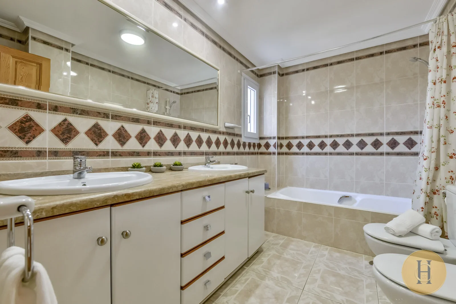 VG - Alquiler Villa Ifach Calpe con Piscina Privada | HotelsCasa