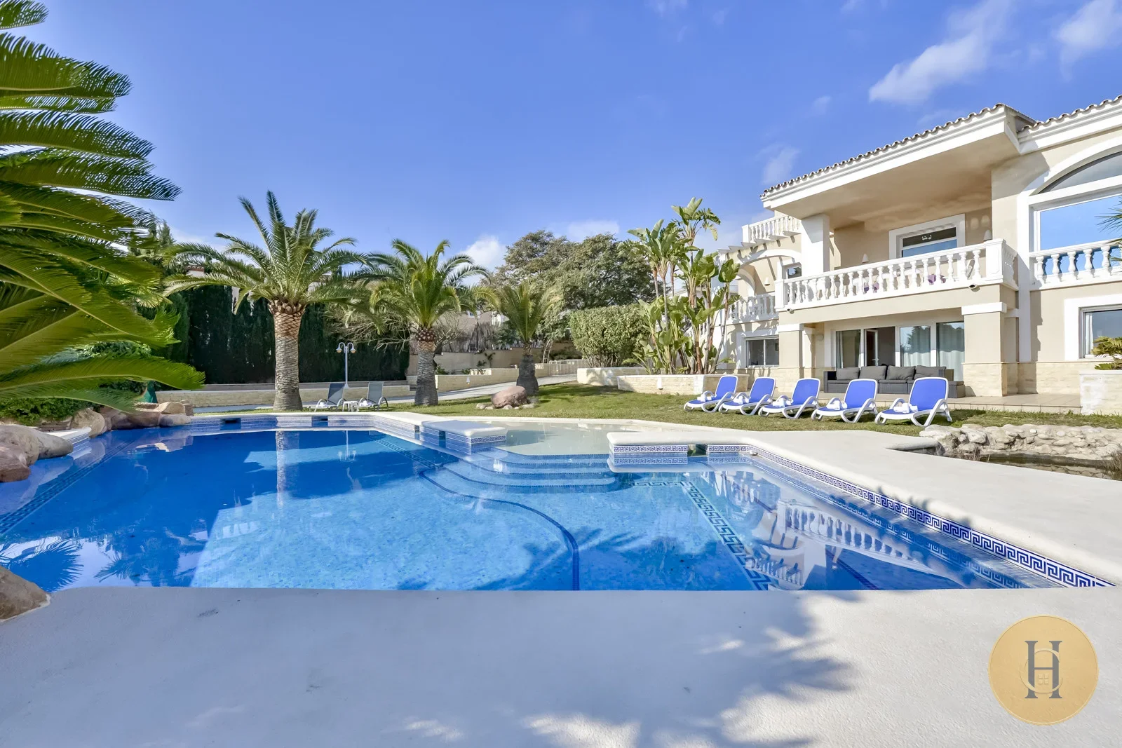 VG - Alquiler Villa Ifach Calpe con Piscina Privada | HotelsCasa